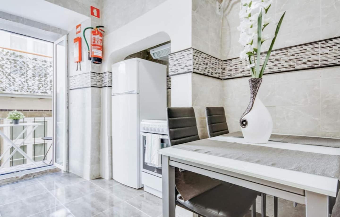 3 Bedroom Apartment In Baixa With River View Lisboa Екстериор снимка